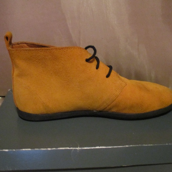 GOLD SUEDE BOOTIE - Picture 3 of 3